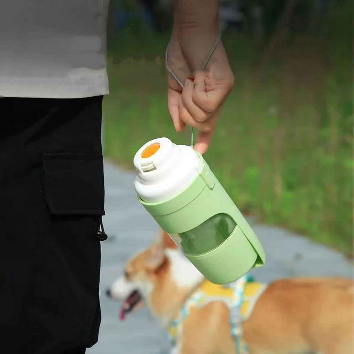 Garrafa de Água Portátil para Animais de Estimação com Compartimento para Ração Várias Cores